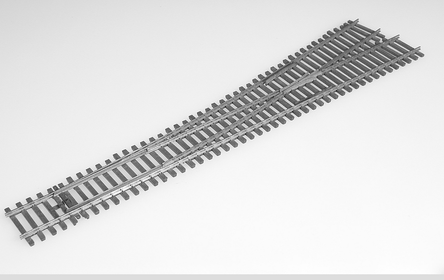 Micro Engineering 14-705 HO Scale Turnout Code 83, #6 Frog, Lefthand