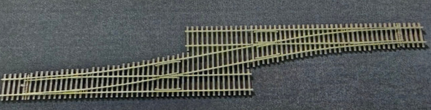 Micro Engineering 14-723 HO Scale Code 83, Crossover, #6 Frogs, Right Hand