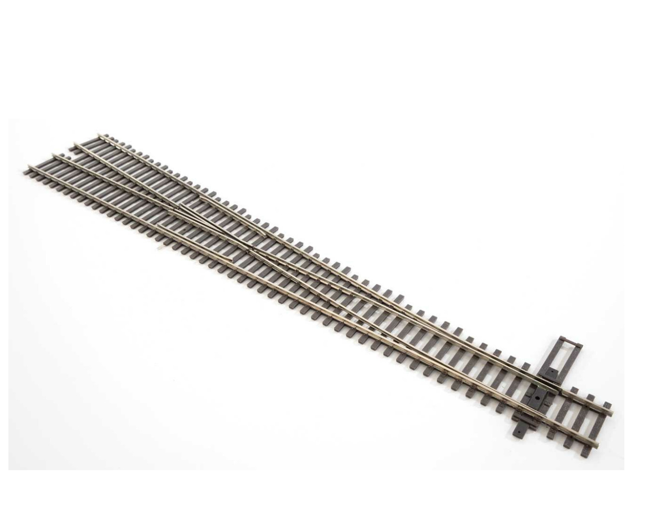 Walthers 948-83020 HO Scale - Code 83 Nickel Silver DCC-Friendly #8 Turnout - Right Hand