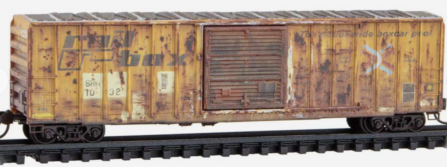MicroTrains Line 025 44 444 N SCALE - Rib Side Boxcar Sabine River & Northern #1032 (Weathered, Ex-Railbox, yellow, Series #8)